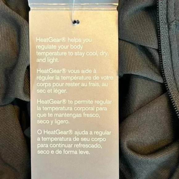 Under Armour Heatgear Long Sleeve Half Zip Pull Over - Size M - Picture 9 of 11